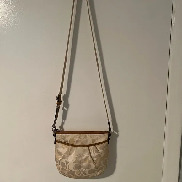Coach crossbody purse. - Picture 3 of 3